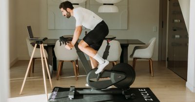 Entrenar en casa como un profesional: claves para elegir una bicicleta indoor realista Entrenar en casa como un profesional